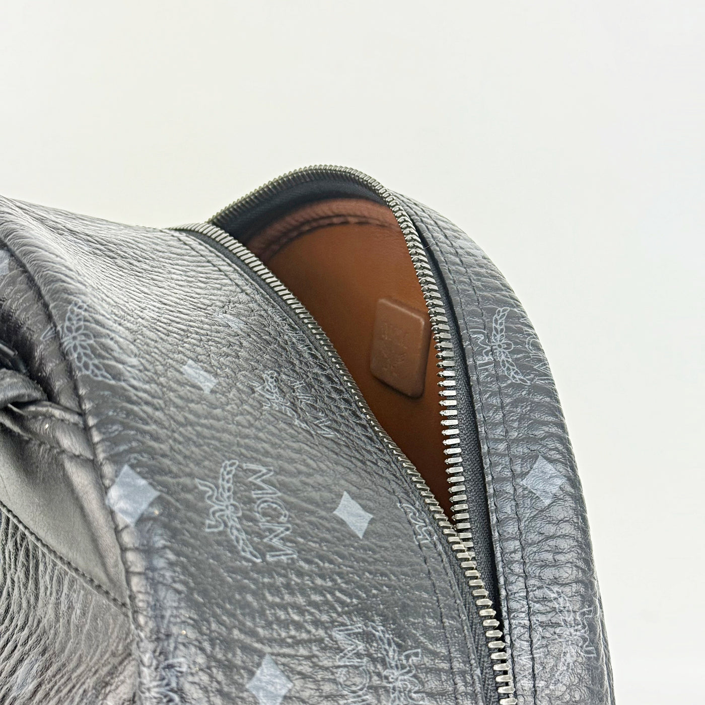MCM VISETOS MEDIUM BACKPACK | Black