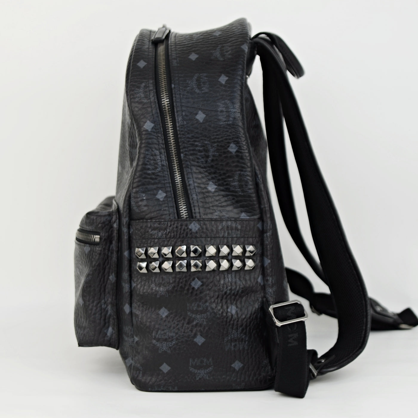 MCM VISETOS MEDIUM BACKPACK | Black